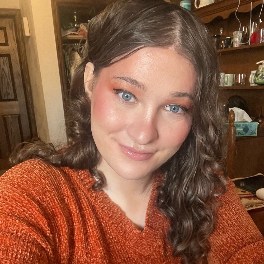 Meet your Posher, Maeve